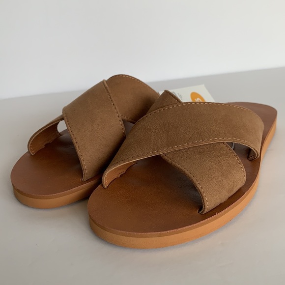 💥SALE! $10 or 3/$19 Universal Thread Vegan Suede Sandals - Picture 3 of 10